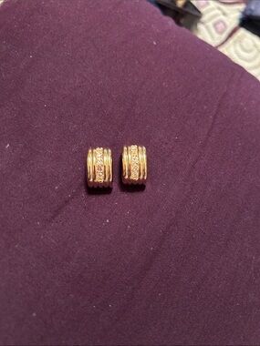 Vintage Joan Rivers huggie earings